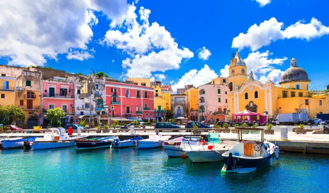 Viaggio lungo le coste della Campania e della Grande Lucania e del loro sogno del mare d'inverno. Le isole della Campania: Procida