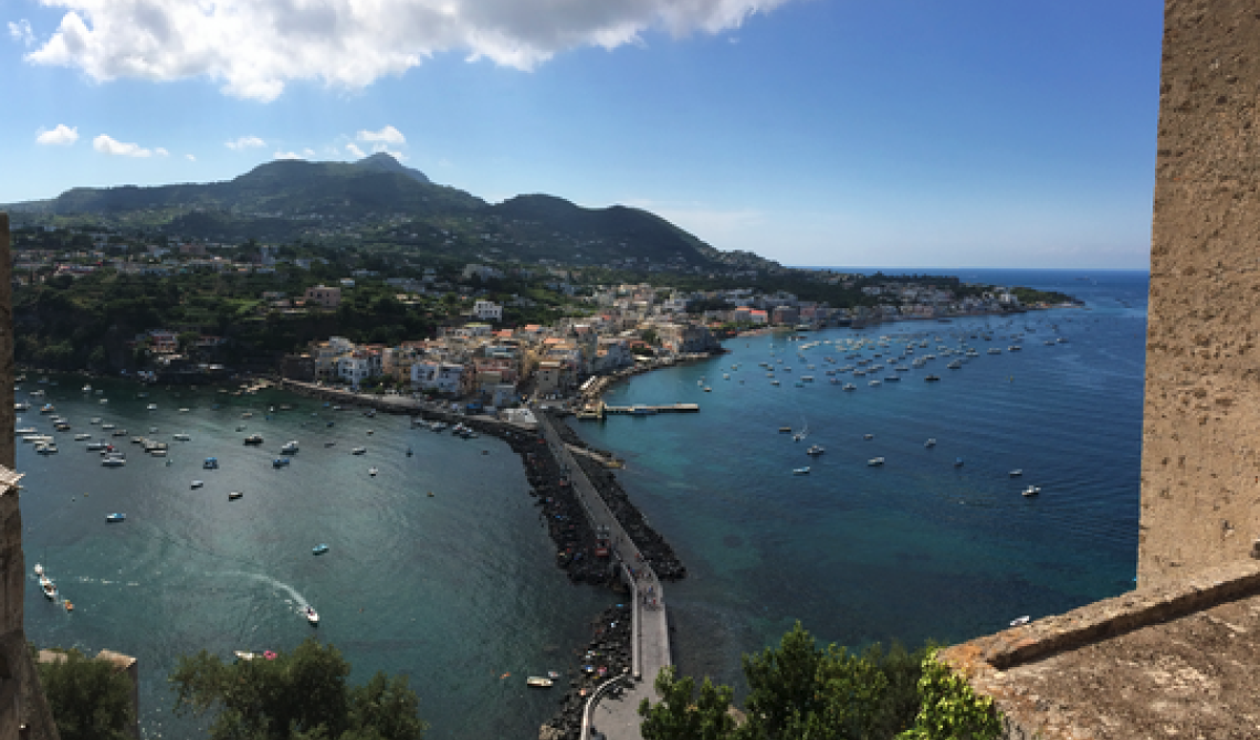 Viaggio lungo le coste della Campania e della Grande Lucania e del loro sogno del mare d'inverno. Le fortune di Ischia