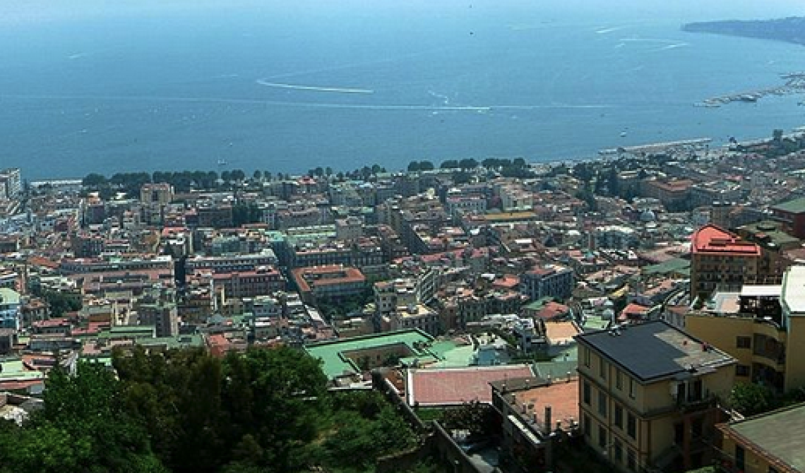 Viaggio lungo le coste della Campania e della Grande Lucania e del loro sogno del mare d'inverno. Napoli e il suo Golfo