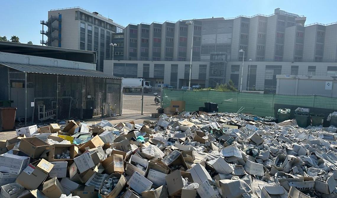 Discarica a cielo aperto all’ospedale Madonna delle Grazie di Matera