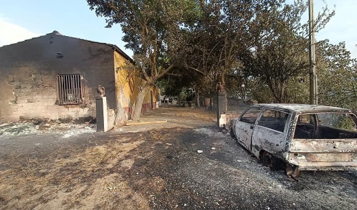 Il caso degli incendi dolosi a Banzi, l'indignazione del sindaco Caffio: "Basta, fermatevi"