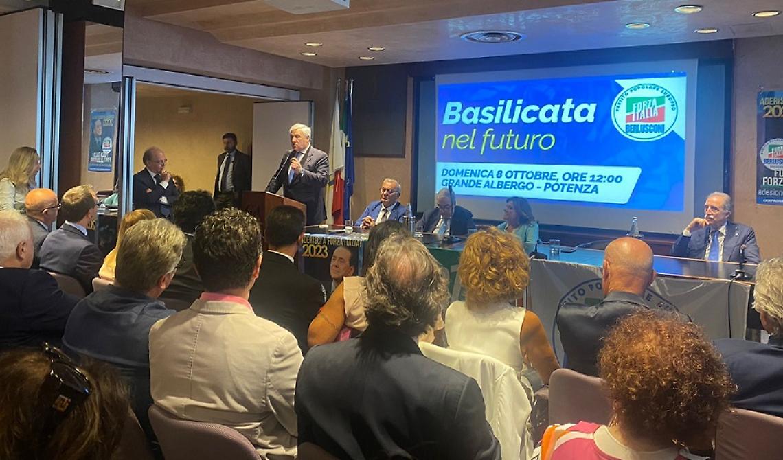 Lo stato maggiore di Forza Italia blinda Bardi per il 2024, per Tajani il resto "sono chiacchiere"