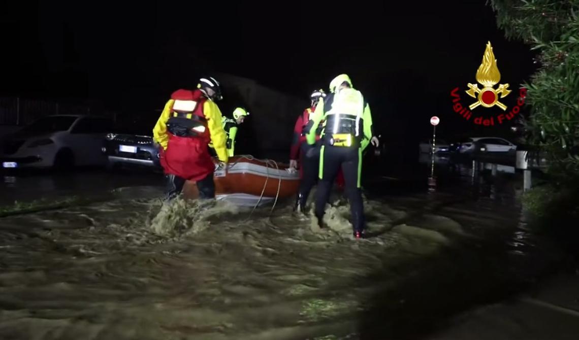 Maltempo, Toscana in ginocchio. Dalla Basilicata una squadra di emergenza dei Vigili del Fuoco in assetto alluvionale