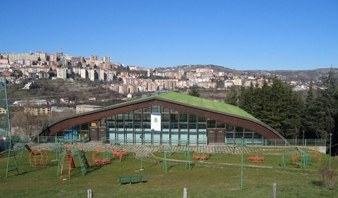 Comune di Potenza che figura: piove sul parquet del 'PalaPergola', partita di basket rinviata
