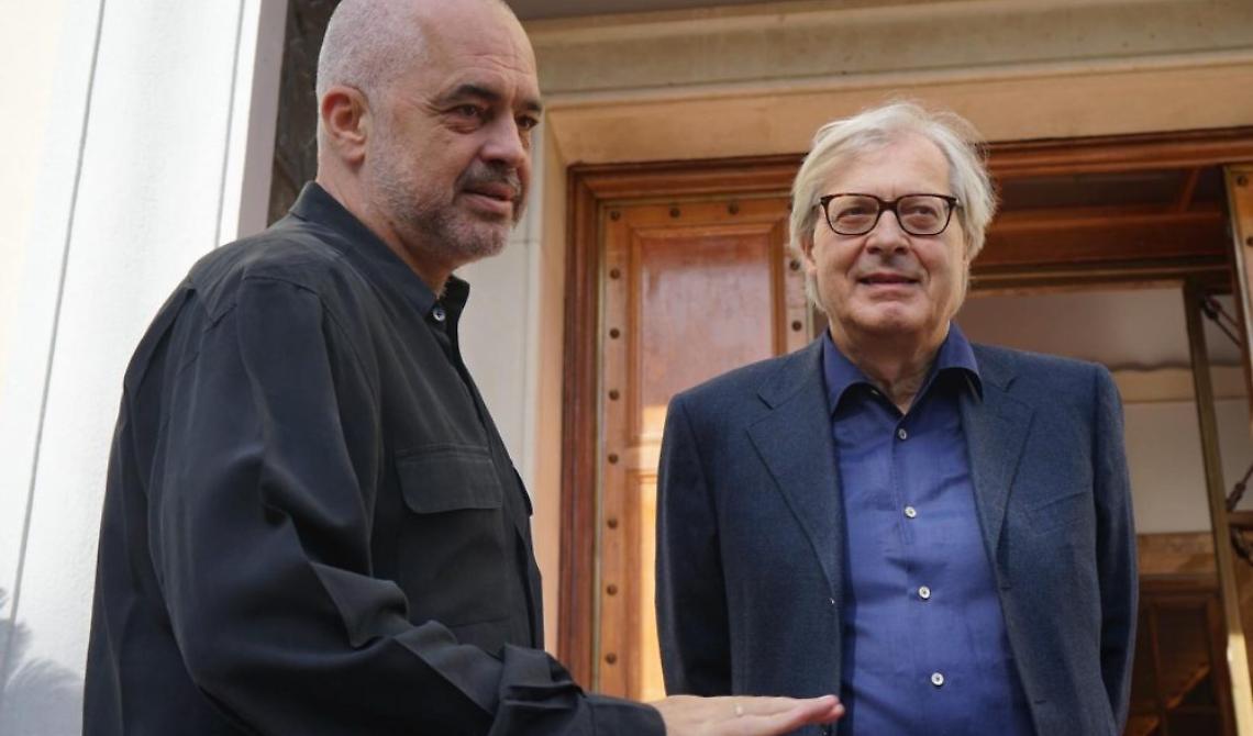 Sgarbi in Albania per costruire la rete degli "arbëreshë" con Casalvecchio e Chieuti