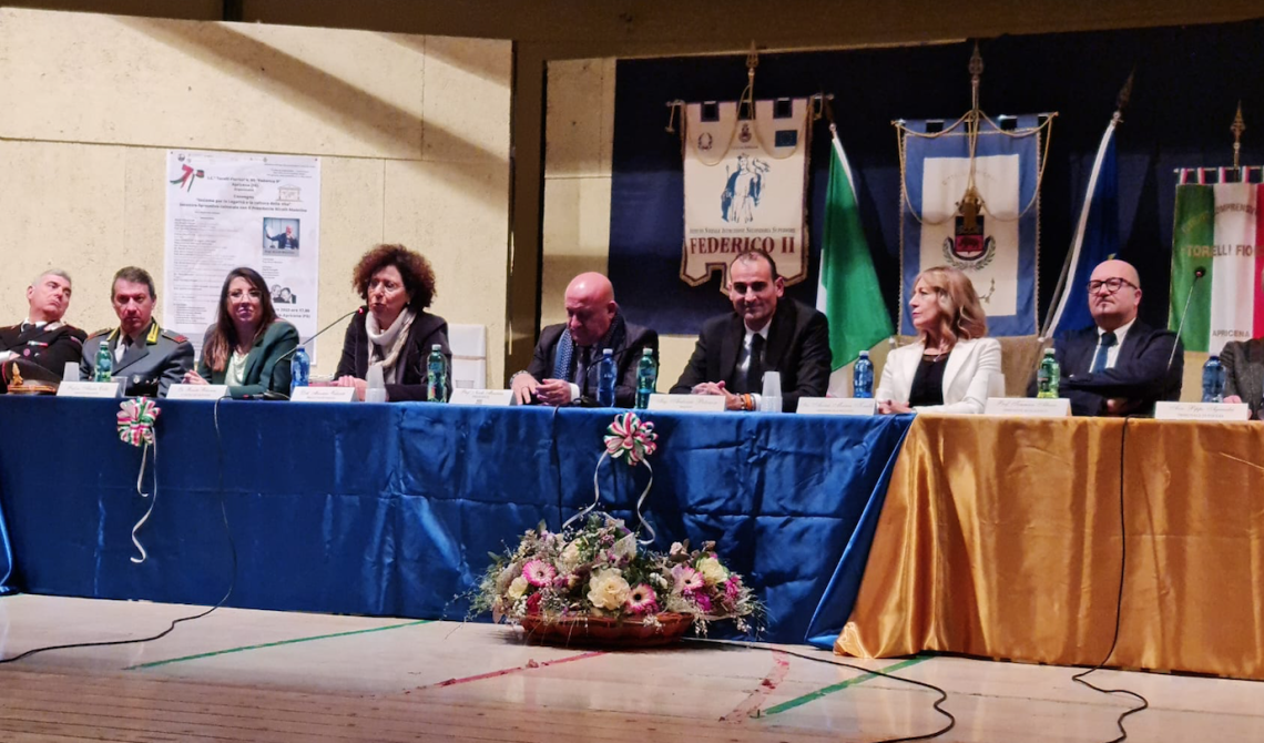 Nicolò Mannino parla agli studenti di Apricena