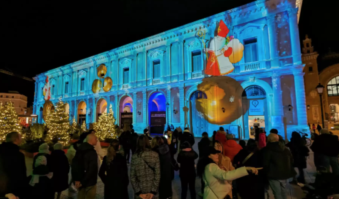 San Nicola bambino, una goccia d'acqua che diventa fiocco di neve... ecco la magia di AqP a Bari con un video mapping spettacolare