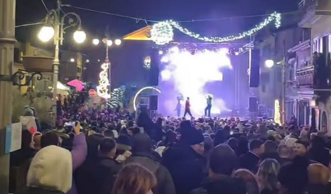 Bella, pienone per «Nostalgia anni '90» mentre proseguono gli altri eventi natalizi fino al 7 gennaio