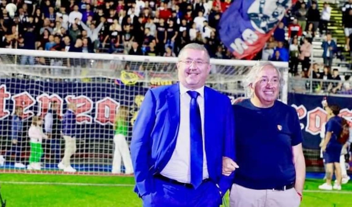 Sponsorizzazioni … a macchia d'olio: ira dei tifosi rossoblù