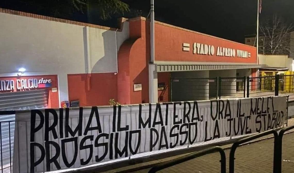Potenza Calcio, la tifoseria rossoblù punta il dito contro Macchia: "Anche la Juve Stabia?"