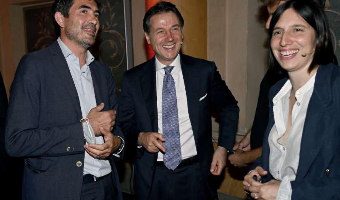 Fratoianni a Bari mette il dito nella piaga dell'opposizione divisa: «Non c'è un tavolo e non ci sono neppure le sedie»