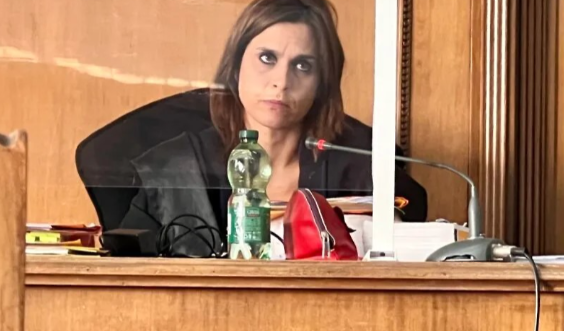 Perseguitava una 14enne,  condannato un 43enne di Foggia 