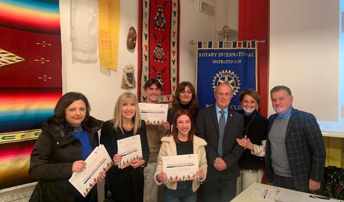 IIS “Federico II”: doppia premiazione al Rotary Club