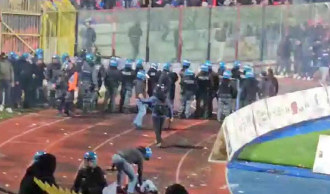 Per gli scontri Casertana-Foggia, 56 anni di Daspo a 14 tifosi
