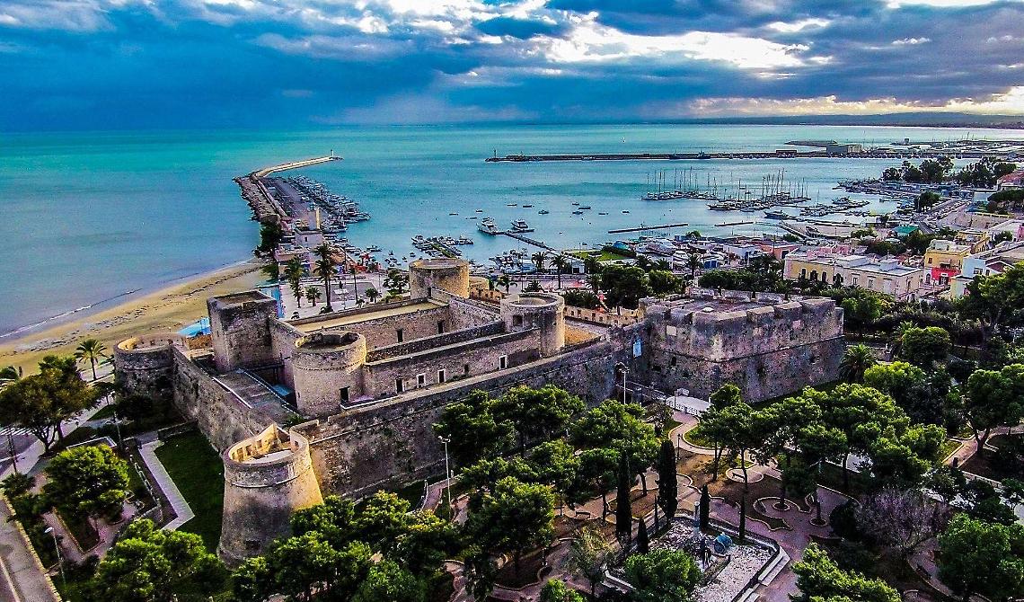 Manfredonia, tra speranza e sfiducia: il grido di allarme di Furore e l'invito alla resilienza del vescovo Moscone