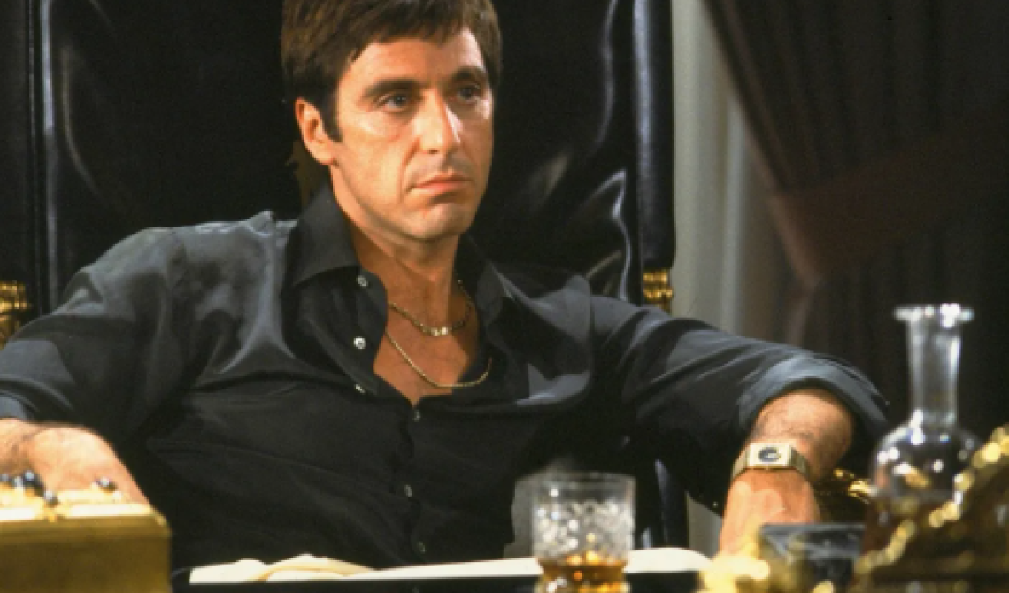 «Il saluto per tutti, il rispetto per pochi, il cuore per uno, i piedi in testa da nessuno»: torna Scarface  di Brian De Palma, originario di Alberona