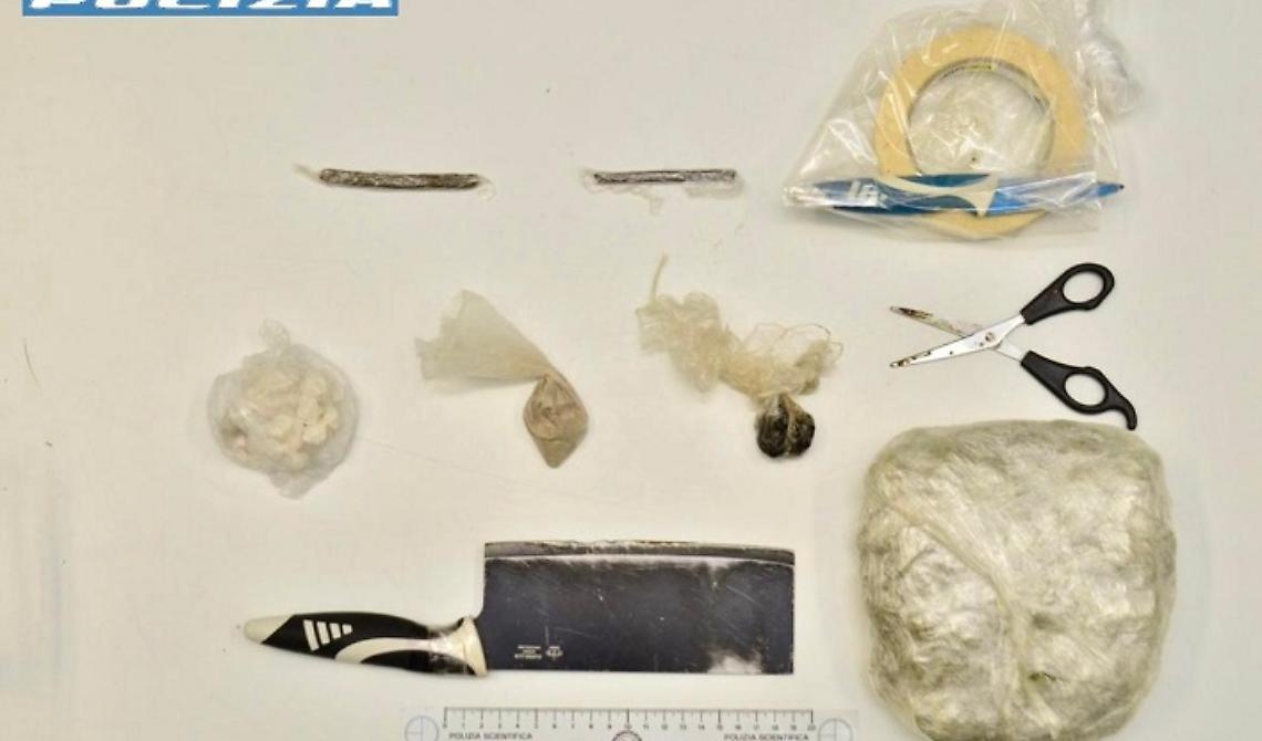 Non si ferma all'alt della Polizia sulla 106 Jonica: arrestato un corriere della droga ghanese