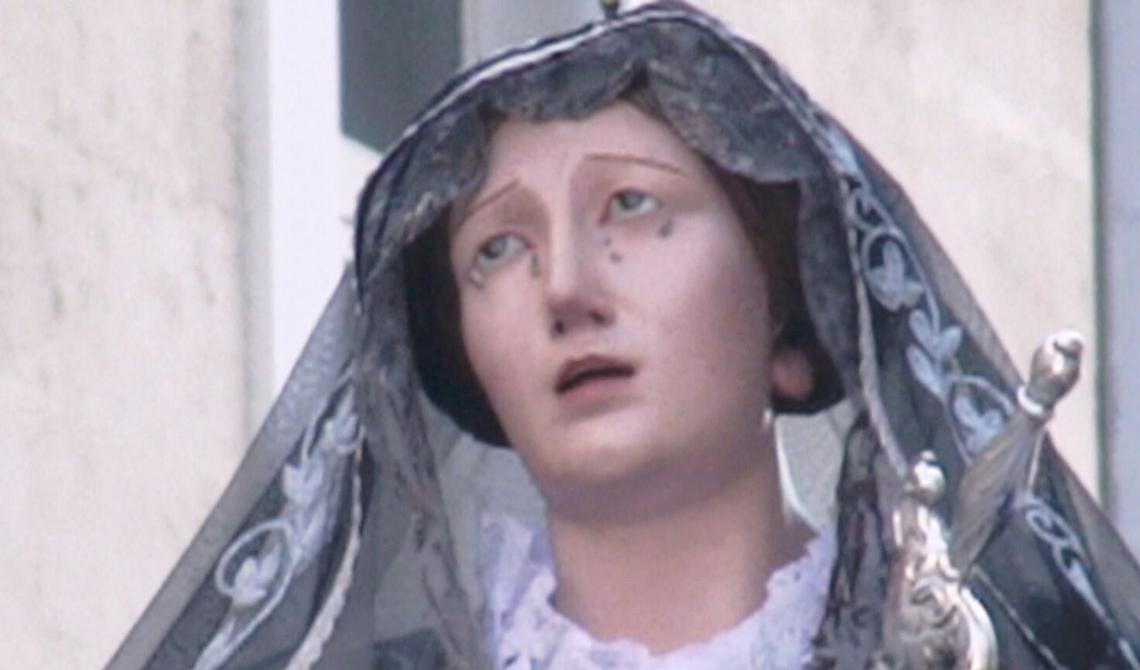 La Vergogna di Trani: Applausi e Fischi alla Processione dell'Addolorata