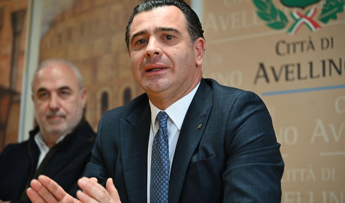 Chi è Gianluca Festa, l'ex sindaco Pd di Avellino arrestato per corruzione, amante del basket