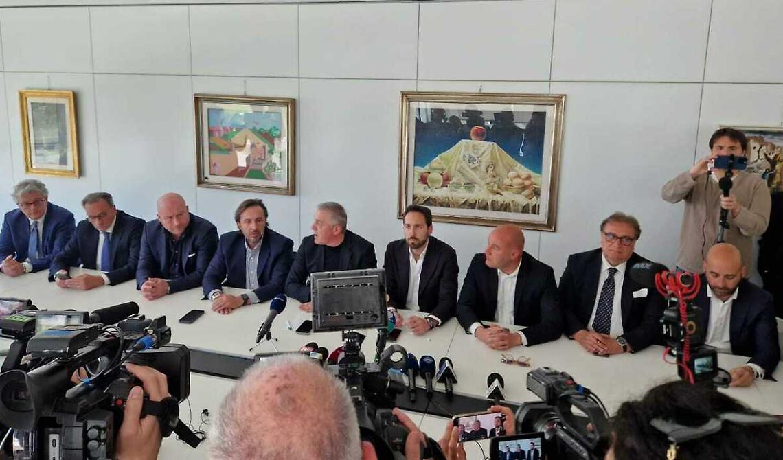 Il Centrodestra Pugliese annuncia mozione di sfiducia contro Emiliano: un terremoto politico in arrivo?
