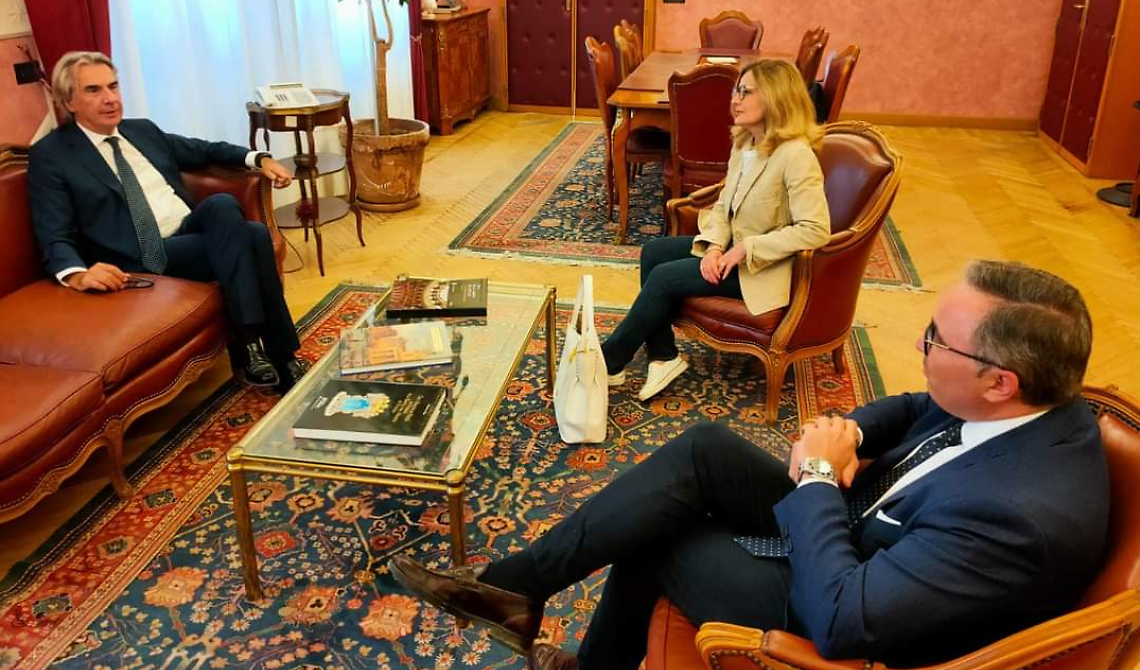 Delinquenti che bruciano tubi in pvc inquinando l'ambiente, Lovecchio e Naturale chiedono al prefetto di Foggia di intervenire