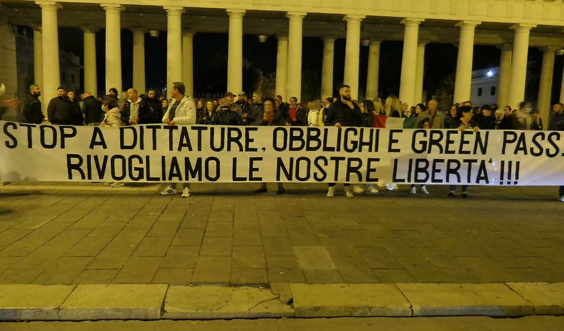 Trieste chiama, Foggia risponde con il corteo no green pass 