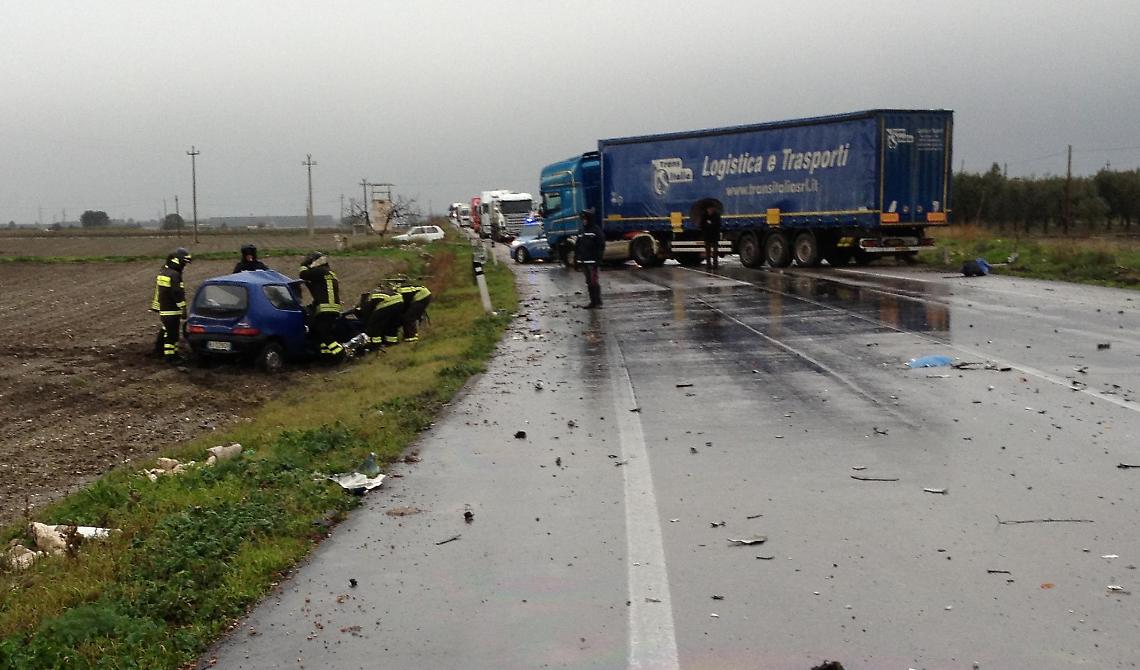 L'incidente mortale (foto concesse dai Vigili del Fuoco)