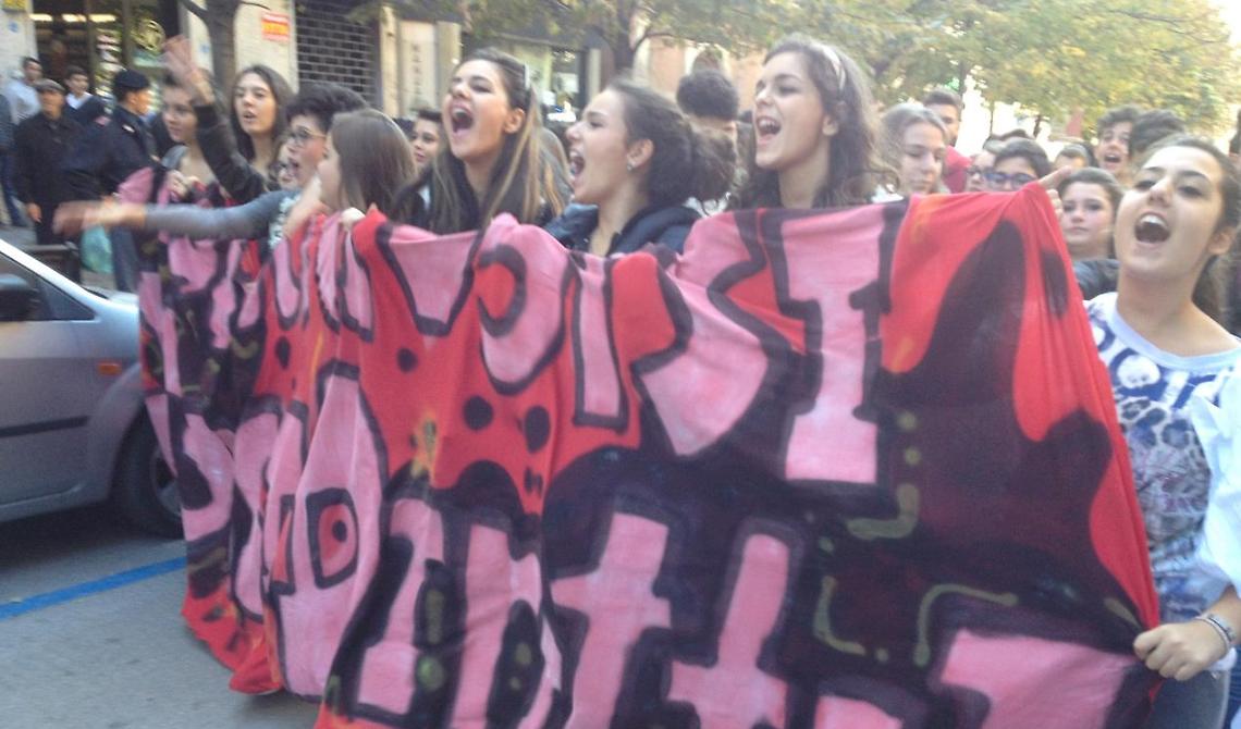 La Foggia dei lavoratori e degli studenti in piazza contro il Governo 