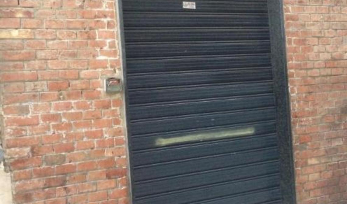 Piazza Mercato, macellaio schiacciato dai debiti: si toglie la vita nella propria bottega