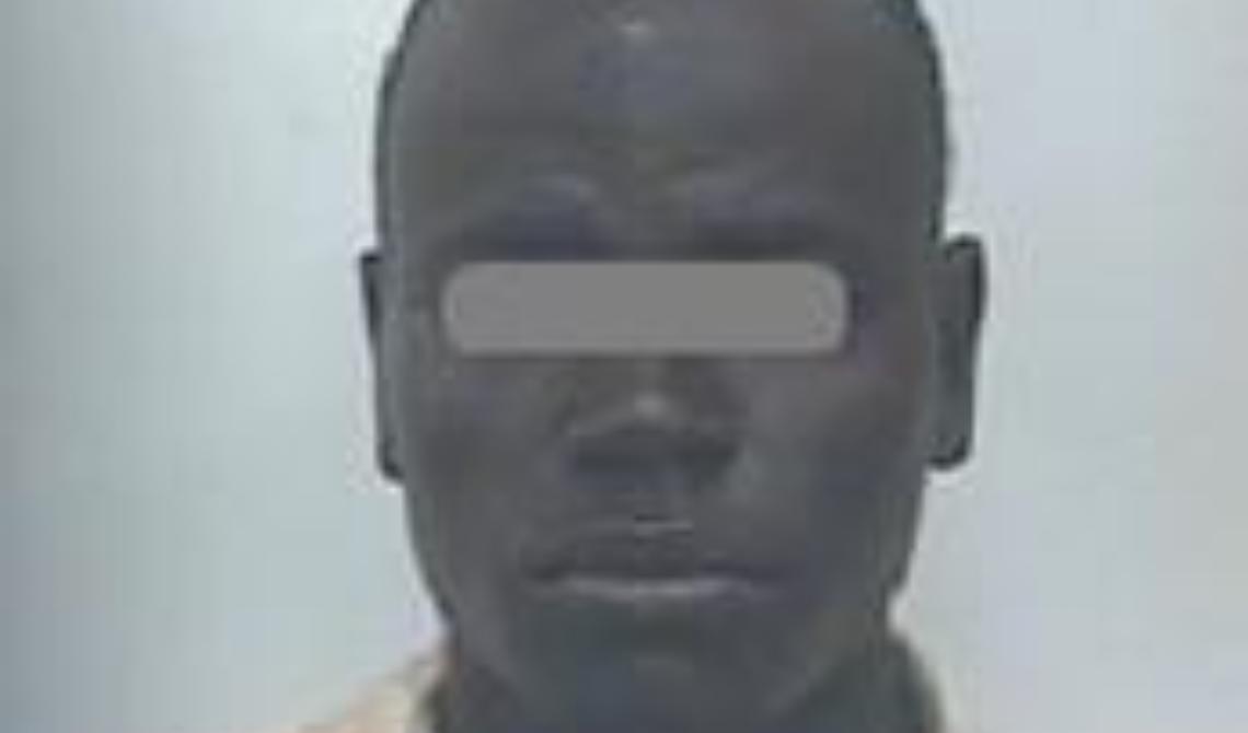 Strangola nigeriana per un crocifisso: malese resta in carcere