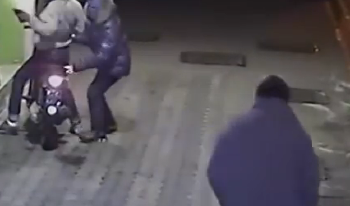 Foggia, rapina "distributore Erg": ad agire quattro banditi armati di pistole 