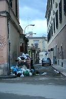 Rifiuti a Foggia, l'emergenza continua fino al 31 gennaio