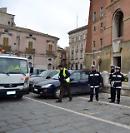 Crolla solaio nel centro storico: un ferito