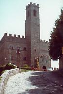 Apparizioni e sparizioni tra arte e storia: il caso del Castello dei Conti Guidi a Poppi e della bella Matelda