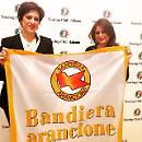 La bandiera arancione del Touring Club Italiano sventola su Troia 