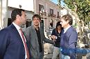 E visto che c'è Scamarcio s'intrattiene a parlare di "affari" con Fabio Porreca e Lucio Fares