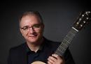 A scuola di chitarra 'volante' con Vito Nicola Paradiso