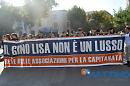 In piazza per il Gino Lisa, ma imprenditori e istituzioni (ad eccezione del Comune) sono assenti