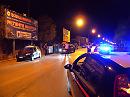 Via Giussani, in quattro mascherati picchiano e rapinano cameriere 