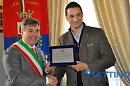 Landella consegna l'alloro di Foggia ad Antonio la Salandra
