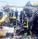 Tragedia ferroviaria, Emiliano sul posto a gestire l'emergenza: «Non servono altri medici»