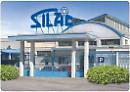 Tragico incidente alla Silac: autotrasportatore cade dal camion e muore