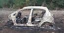 Nelle campagne foggiane un cimitero di auto carbonizzate