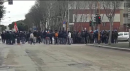 "Casa e documenti nostro diritto, ghetti e sfruttamento vostro profitto": protestano immigrati in Via Gramsci