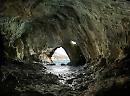 La grotta simbolo di rinascita ma anche location di passioni irrefrenabili