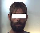 Prima le chiede una sigaretta, poi le sferra un pugno in faccia e le rapina la borsetta: arrestato 