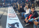 Studenti anti-petrolio manifestano davanti alla Regione Basilicata