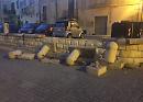 Piazza Municipio vandalizzata: individuati i 5 ragazzini responsabili