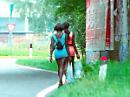 Potenza, prostituta nigeriana beccata mentre faceva i suoi bisogni per strada davanti a tutti aggredisce un carabiniere: arrestata