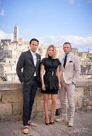 Daniel Craig a spasso per Matera, poi gli inseguimenti